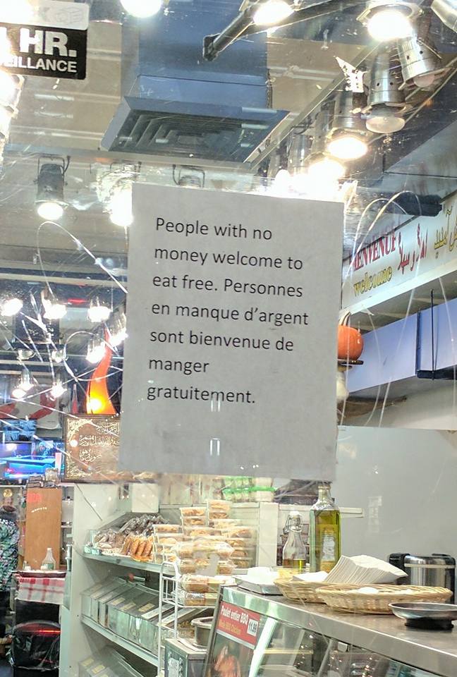 L'affiche qui invite les gens sans le sou à entrer sans payer. / Ph. Facebook