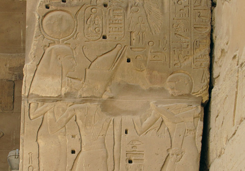 Gravure représentant Sheshonq Ier trouvée à Karnak / EgyptSitesblog